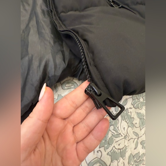 Black puffer jacket - Picture 2 of 8